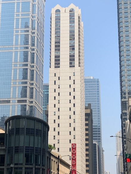 200 N Dearborn St Unit 2406, Chicago, IL 60601