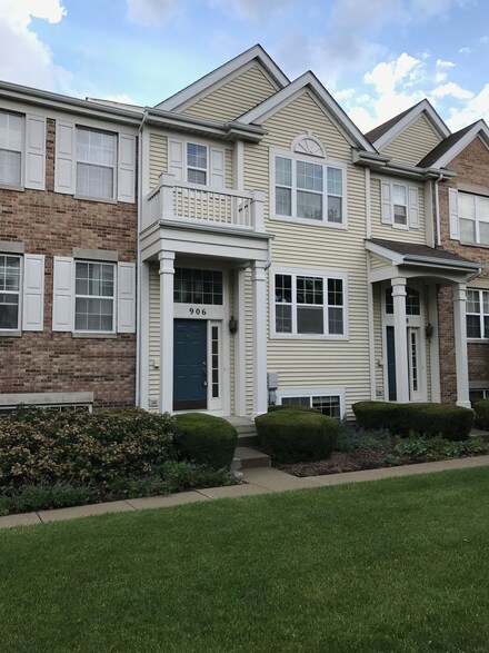 906 Clover Ln Unit 906, Pingree Grove, IL 60140