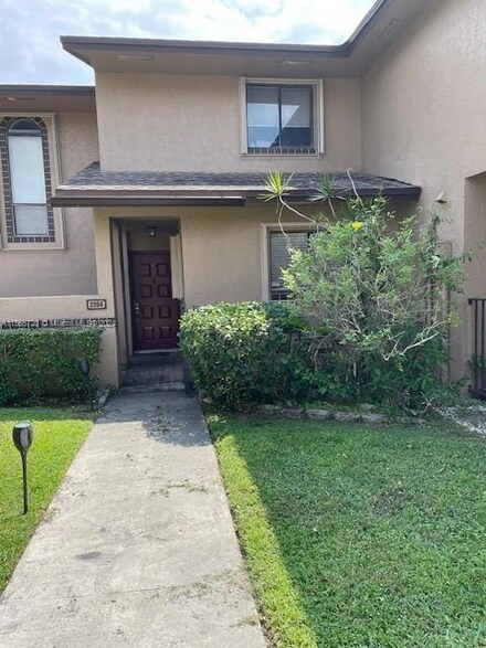 2204 NW 39th Ave Unit : UNIT B, Coconut Creek, FL 33066