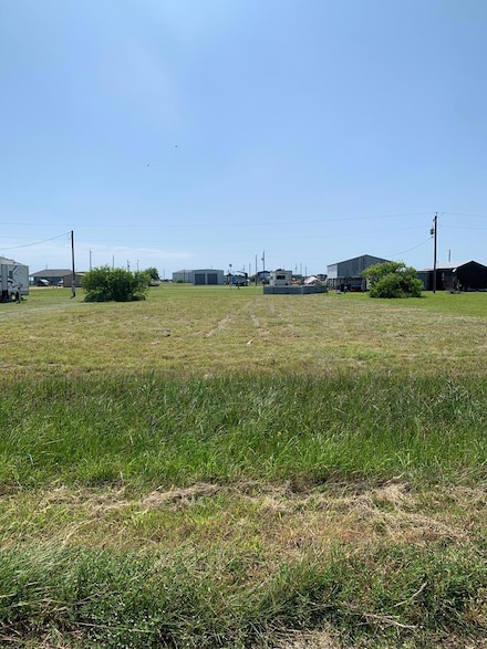 52 Salmon Ln, Palacios, TX 77465