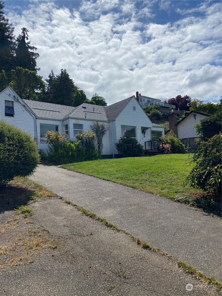 5217 Varco Rd NE, Tacoma, WA 98422