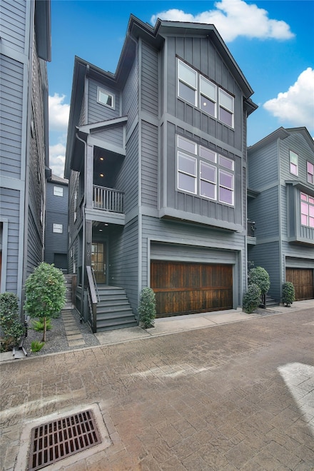1061 W 17th St, Houston, TX 77008