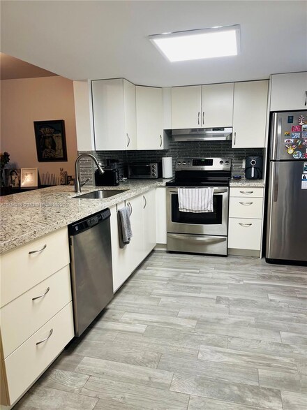 415 SE 11th Terrace Unit 205, Dania, FL 33004