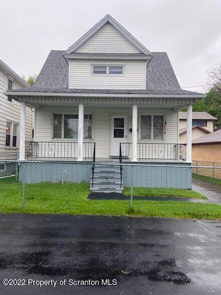 704 Gilbert St, Scranton, PA 18508