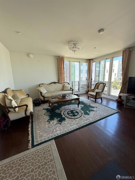 50 Jerrold Ave Unit 215, San Francisco, CA 94124