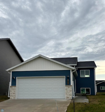 6744 66th Ave S, Horace, ND 58047