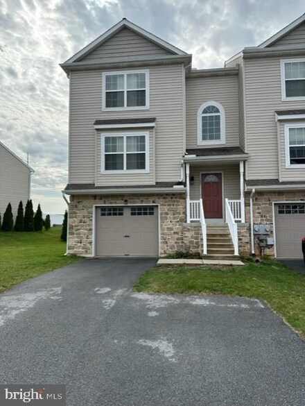 142 Wheatstone Ln, Lebanon, PA 17042