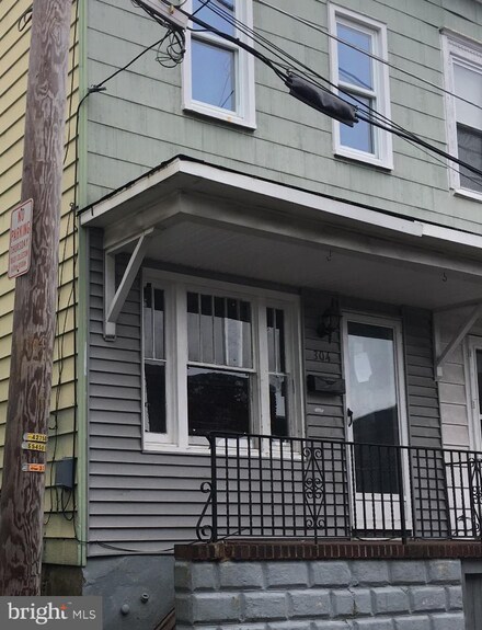 304 W New York St, Shenandoah, PA 17976