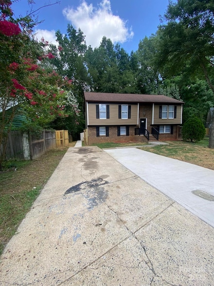 6024 Sunrise Ct, Charlotte, NC 28212