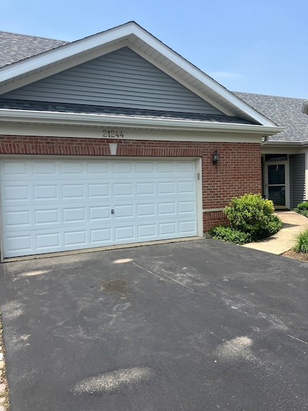 21244 Legion Lake Ct, Crest Hill, IL 60403