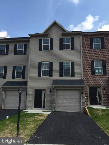 20 Katelyn Dr Unit 4, New Oxford, PA 17350
