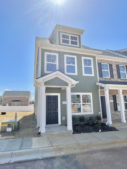 135 Addi St, Pleasant View, TN 37146