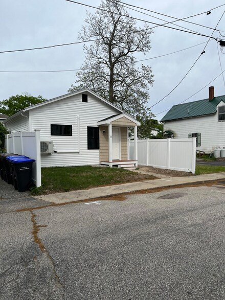 12 Pine Ave, Old Orchard Beach, ME 04064