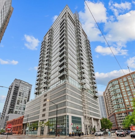 653 N Kingsbury St Unit 706, Chicago, IL 60654