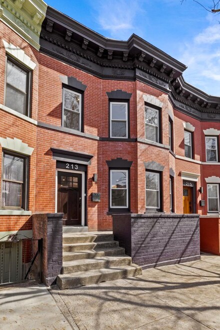 213 E 9th St, Brooklyn, NY 11218