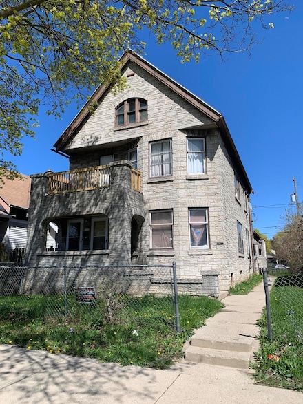 3228 N 29th St, Milwaukee, WI 53216