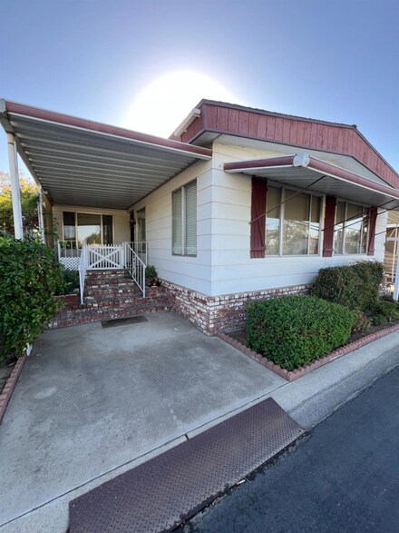 2706 W Ashlan Ave Unit 150, Fresno, CA 93705