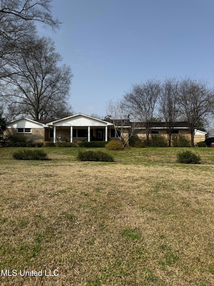 400 Oak Dr, Winona, MS 38967
