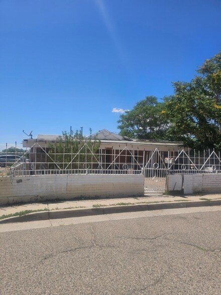 1921 John St SE, Albuquerque, NM 87102