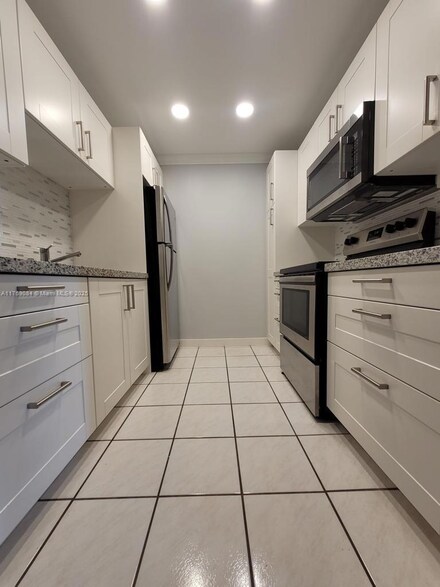 13355 SW 9th Ct Unit H208, Pembroke Pines, FL 33027