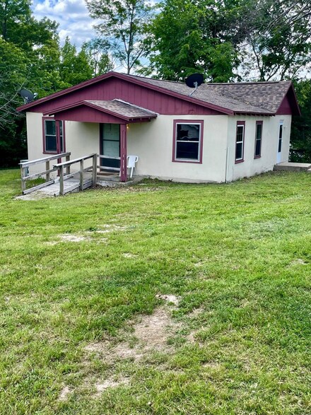 108 E 43rd St, Joplin, MO 64804