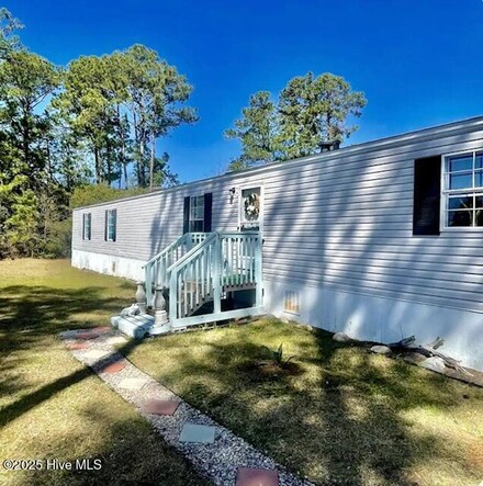 106 Lee Ct, Swansboro, NC 28584