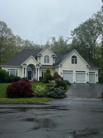367 Bella Vista Ln, Manchester, CT 06040
