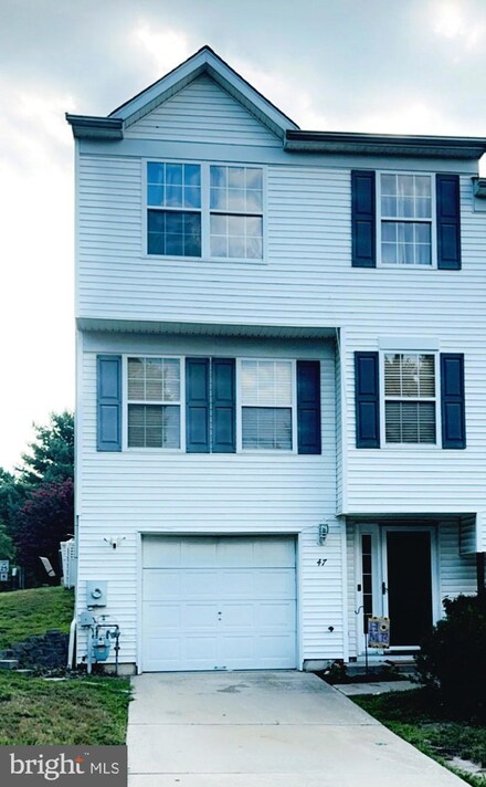 47 Gristmill Ln, Pine Hill, NJ 08021