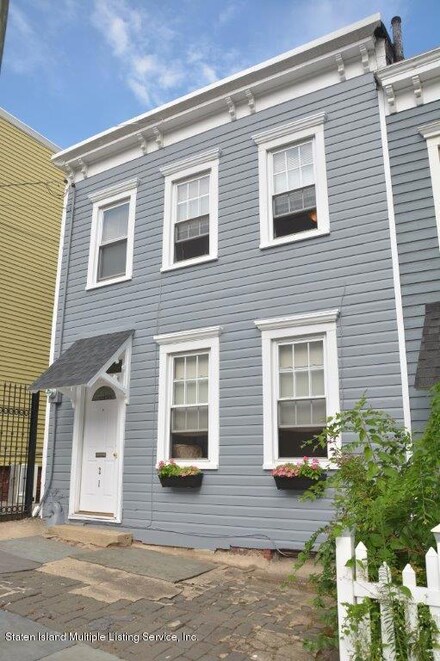 21 Targee St, Staten Island, NY 10304