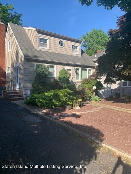 39 Bishop St, Staten Island, NY 10306