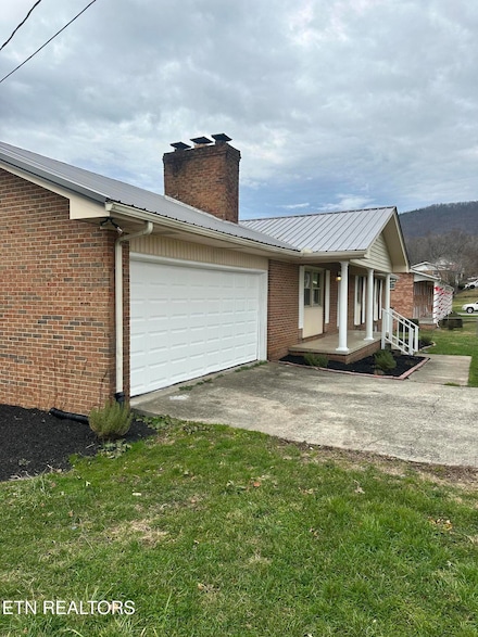 119 Colonial Heights, La Follette, TN 37766