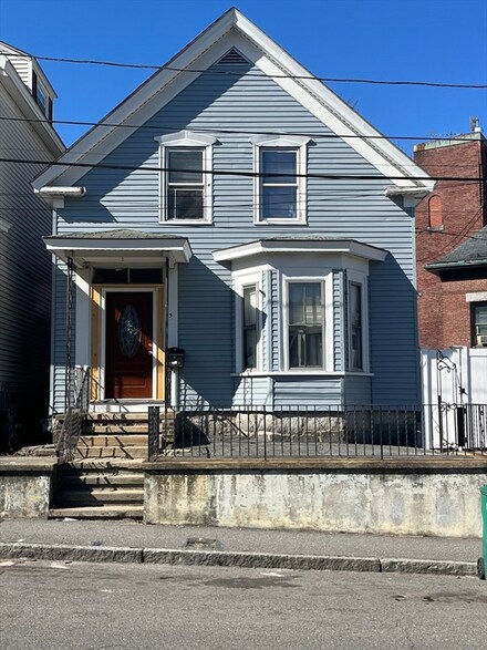 5 S Whipple St, Lowell, MA 01852