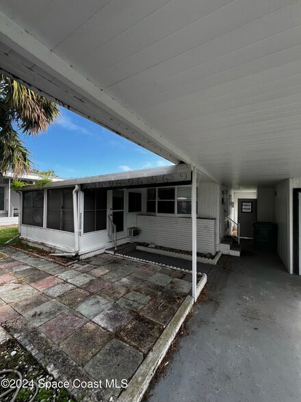 722 Lark Dr, Sebastian, FL 32976