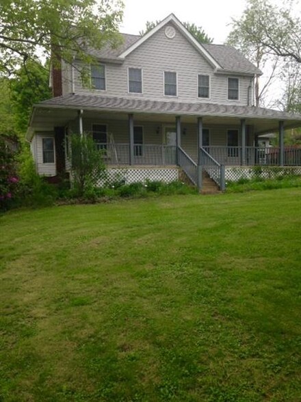 594 Penn High Park Rd, Jeannette, PA 15644