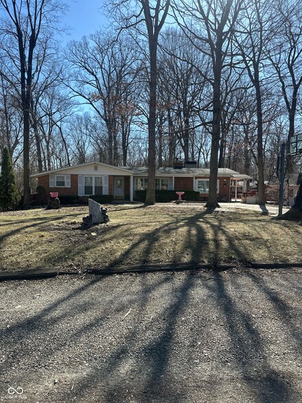 28 Cambridge Ct, Anderson, IN 46012