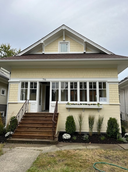 716 N Ridgeland Ave, Oak Park, IL 60302