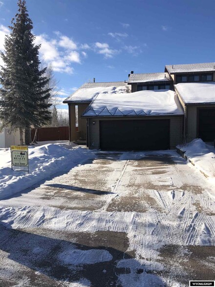 213 Marble Dr, Evanston, WY 82930