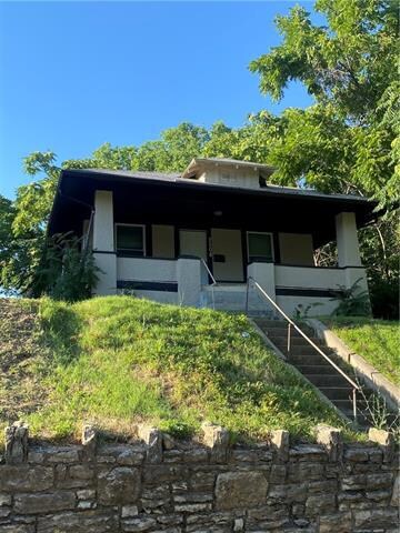 2508 E 44th St, Kansas City, MO 64130