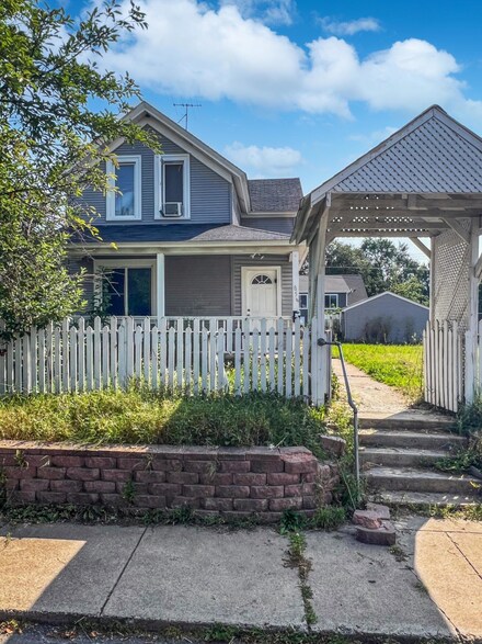 854 SiMcOe St, Saint Paul, MN 55117