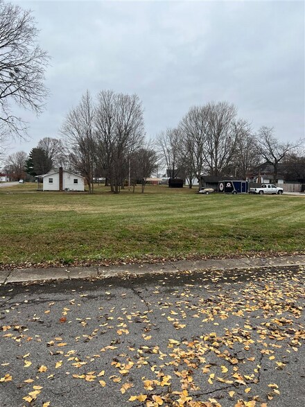 110 2nd St Unit & 210 Cave St, Smiths Grove, KY 42171