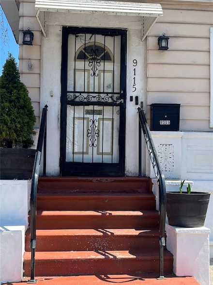 9115 79th St, Woodhaven, NY 11421