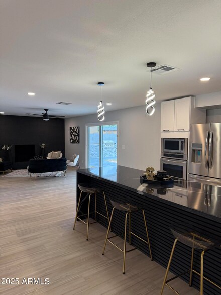 1111 E Village Circle Dr N, Phoenix, AZ 85022