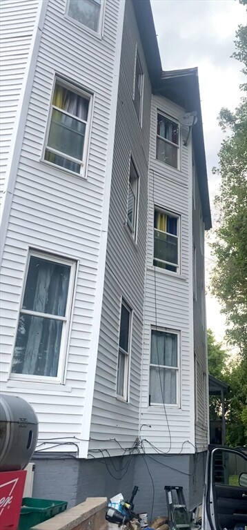 69 Oread St, Worcester, MA 01608