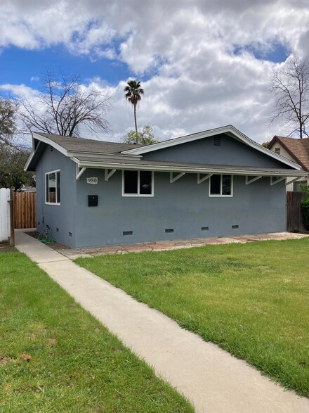 950 N Thorne Ave, Fresno, CA 93728