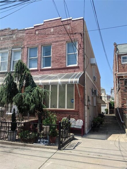 2462 E 2nd St, Brooklyn, NY 11223