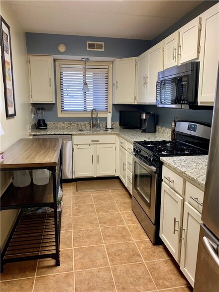 650 E Greenwich Ave Unit 5-102, West Warwick, RI 02893