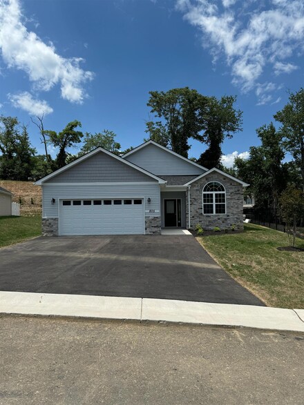 805 Chesley St, Radford, VA 24141
