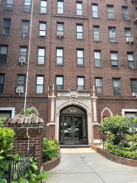 36-20 168 St E, Flushing, NY 11358