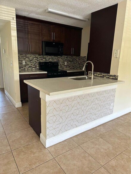 1824 Meadows Cir W, Boynton Beach, FL 33436