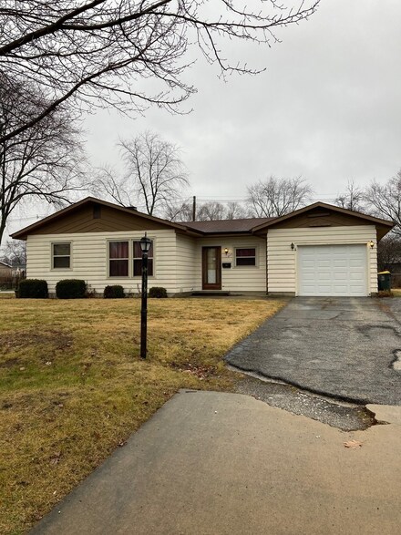 297 Mohawk Dr, Carol Stream, IL 60188